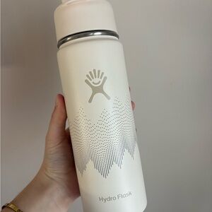 Hydro Flask White Water Bottle